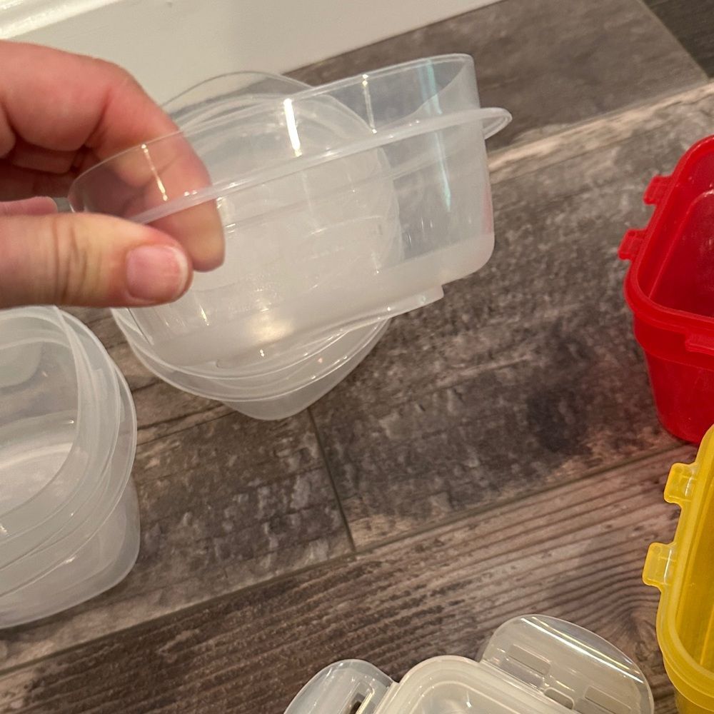 17 Piece Food Storage Container Bundle: Tupperware, Rubbermaid, Lock&Lock - Picture 12 of 14